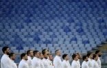 Le XV de France lors de l'hymne national avant le match des Six Nations face à l'Italie, à Rome, le 6 février 2021