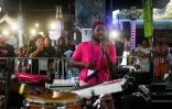 Le producteur culturel Jonathan Raymundo, partisan du candidat à la présidentielle brésilienne Luiz Inacio Lula da Silva, dans le quartier de Madureira à Rio de Janeiro, le 7 août 2022