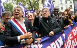(g-d) Éric Coquerel, député LFI, Jean-Luc Mélenchon, candidat LFI à la présidentielle et Bally Bagayoko, maire LFI de Saint-Denis, participent à une manifestation contre la "vie chère", le 17 octobre 2026 à Paris
