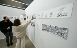 Des visiteurs découvrent des dessins qui ont servi aux créations des jeux d'Ubisoft, dans l'exposition sur le studio, le 4 février 2022 à Montpellier