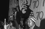 Winnie Madikizela-Mandela lutte pour la libération de son époux emprisonné, Nelson Mandela, Johannesburg, le 18 juillet 1988