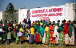 Des femmes font la queue pour assister à la cérémonie d'investiture du président zimbabwéen  Emmerson Mnangagwa, le 26 août 2018 à Harare