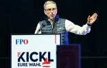 Le chef de file du Parti de la Liberté (extrême droite), Herbert Kickl, s'exprime lors d'un rassemblement électoral sur la Stephansplatz à Vienne, en Autriche, le 27 septembre 2024