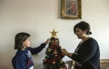 Noora Arkavazi et la fille de son mari
Bobi Dodevski le 21 décembre 2016 à leur domicile de Kumanovo en Macédoine