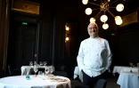 Le chef Guy Savoy dans son établissement "Restaurant Guy Savoy" à la Monnaie de Paris, le 21 septembre 2017