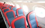 La cabine d'un Embraer 195-E2 présenté au salon de Farnborough, le 19 juillet 2022