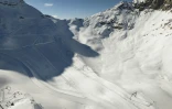 Vue aérienne prise par drone du téléski Schneefernerkopf avant son démantèlement à la station de ski de la Zugspitze, près de Garmisch-Partenkirchen, en Allemagne, le 20 mars 2026