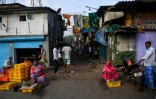 Une des ruelles du bidonville de Dharavi à Bombay, le 6 avril 2020