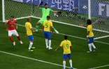 Steven Zuber domine la défense du Brésil et égalise pour la Suisse à la Rostov Arena, le 17 juin 2018