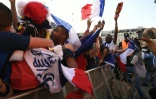 La joie des supporteurs français a éclaté lors du but de Samuel Umtiti, ici à Paris, le 10 juillet 2018