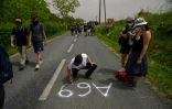 Des militants opposés à l'autoroute A69, près de Puylaurens (Tarn) manifestent le 8 juin 2024