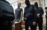Le militant d'opposition russe Ilya Yashine pendant son procès pour participation à une manifestation non autorisée, le 8 août 2019 à Moscou