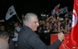 Le candidat à la présidentielle tunisienne Nabil Karoui est accueilli par ses partisans après sa libération de prison, près de Tunis, le 9 octobre 2019
