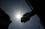 Le thermomètre d'une pharmacie affiche 38°C à Lyon, alors qu'une vague de chaleur frappe la France, le 26 mai 2026