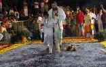 Cérémonie de marche sur le feu au temple  Maryen Péroumal de Saint André Dimanche 3 Juillet 2011
Photo Mamousse Mathieu