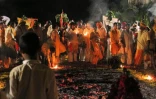 Cérémonie de marche sur le feu au temple  Maryen Péroumal de Saint André Dimanche 3 Juillet 2011
Photo Mamousse Mathieu
