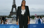 L'ex-sprinteuse française Marie-José Pérec arrive à la cérémonie d'ouverture des J0-2024 à Paris le 26 juillet 2024.

