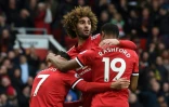 Le milieu de Manchester United, l'international belge Marouane Fellaini, est congratulé après un but contre Arsenal à Old Trafford, le 29 avril 2018