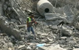 Les premiers secours cherchent des survivants dans les décombres d'une maison du village d'Ansar, au sud du Liban, frappée par l'armée israélienne le 15 août 2026.