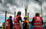 Des salariés en grève devant la raffinerie Total de Feyzin le 23 mai 2016 pour protester contre la loi travail