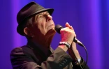Leonard Cohen lors d'un concert à l'Olympia, le  28 septembre 2012