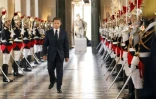 Nicolas Sarkozy entouré de gardes républicains arrive au Château de Versailles pour faire un discours devant le Parlement réunis en Congrès  le 22 juin 2009