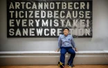 Le chanteur Psy pose dans les locaux de son agence artistique à Séoul pendant un entretien avec l'AFP, le 27 mai 2022