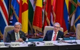 L'ex-président cubain Raul Castro (d) et le secrétaire général des Nations unies Antonio Guterres assistent à la session inaugurale du sommet G77+Chine au Palais des congrès de La Havane, le 15 septembre 2023