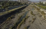 La rivière Mapocho presque à sec, le 13 avril 2022 à Santiago du Chili
