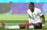 Le milieu français Paul Pogba à terre lors du match de l'Euro contre la Hongrie le 19 juin 2021 à Budapest