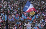 Les opposants au mariage homosexuel de la Manif pour Tous aux Invalides à Paris le 26 mai 2013