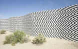 Un mur à illusion d'optique installé en plein désert pour l'exposition "Desert X" au sud de la Californie, le 16 mars 2017