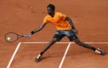 Gaël Monfils opposé à l'Allemand Dustin Brown à Roland-Garros, le 30 mai 2017