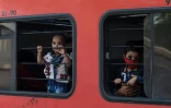 Des enfants dans un train en Inde à Ahmedabad (nord-ouest de l'Inde), le 6 mai 2020