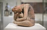 Une sculpture datée du XIIIe siècle et provenant du delta du Niger, dans l'actuel Mali, exposée au Metropolitan Museum de New York, le 28 mai 2025