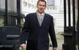 Le chef de la diplomatie britannique Jeremy Hunt arrive à Downing Street à Londres pour un conseil des ministres, le 18 décembre 2018