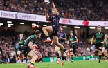 L'ailier de l'UBB Damian Penaud attrape un ballon en l'air face à Northampton, en finale de Champions Cup, à Cardiff, le 24 mai 2025