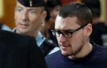Samuel Dufour (C), un des trois skinheads impliqués dans la mort de Clément Méric, arrive au tribunal, le 4 septembre 2018 à Paris