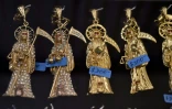 Des statuettes de la "Santa Muerte" en vente à Santa Maria Cuautepec, dans la banlieue de Mexico, le 7 février 2016