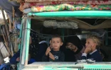 Des déplacés palestiniens à bord d'une camionnette sur une route de Nousseirat, 
dans le centre de la bande de Gaza, après leur fuite de la ville de Gaza, le 19 
septembre 2025