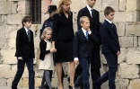 La princesse Cristina, son mari Inaki Urdangarin et leurs quatre enfants à Vitoria le 12 mai 2012