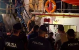 Capture d'écran réalisée à partir d'une vidéo publiée par la plateforme Local Team le 29 juin 2019 montrant la capitaine du navire humanitaire Sea-Watch 3 lors de son arrestation par la police italienne à Lampedusa