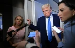 Le président américain Donald Trump s'adresse à la presse à bord d'Air Force One, en vol pour la base Andrews, le 6 avril 2025