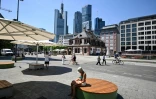 Le quartier bancaire du centre de Francfort où la température atteint 39°C, le 26 juin 2026 dans l'ouest de l'Allemagne