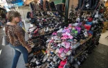 Des chaussures importées de Chine dans une boutique du Chinatown de Los Angeles, le 24 août 2019