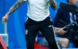 Le sélectionneur de l'Albiceleste Jorge Sampaoli donne des instructions face aux Français en 8e de finale du Mondial, le 30 juin 2018 à Kazan