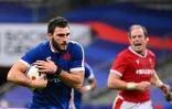 Charles Ollivon ballon en main avec le XV de France contre le pays de Galles en test-match le 24 octobre 2020 au Stade de France