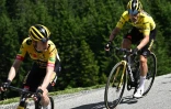 Le Danois Jonas Vingegaard emmène son leader lors de leur échappée dans la dernière étape du Critérium du Dauphiné, disputée entre Saint-Alban-Leysse et le Plateau de Solasion, le 12 juin 2022