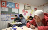 Des écoliers ouïghours travaillent dans une salle de classe d'Istanbul, le 29 novembre 2019