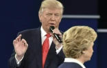 Donald Trump et Hillary Clinton lors du debat TV le 9 octobre 2016 à Saint-Louis dans le Missouri